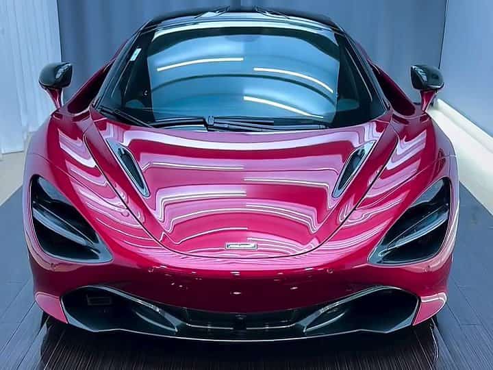 The windshield and front of a McLaren 720S with Ultrafit windshield film